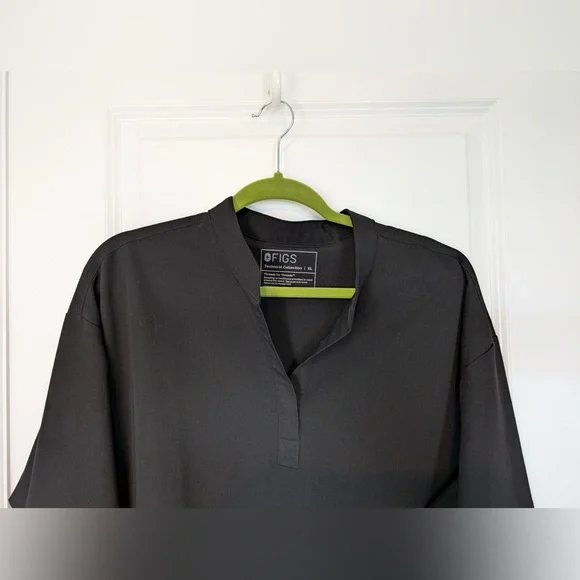 Figs Women’s Rafaela Oversized Longsleeve Scrub Top Black Size XL - Picture 3 of 10